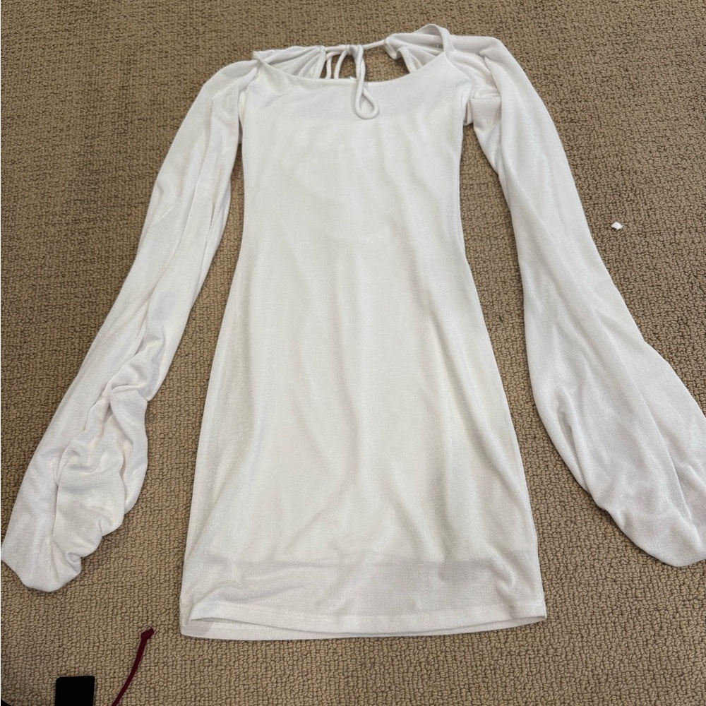 White flowy sleeve mini dresss